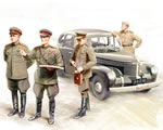 Kapitan Saloon Staff Car with Soviet Staff Personnel 1:35 icm ICM35477