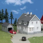 Casa con mansarda e garage12x11x12 e 8.3x4.5x5.1cm HO - sconto 10% kibri KB08738