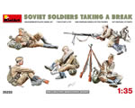 Soviet soldiers taking a break 1:35 miniart MNA35233