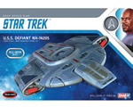 Star Trek U.S.S. Defiant 1:1000 radiosistemi POL952